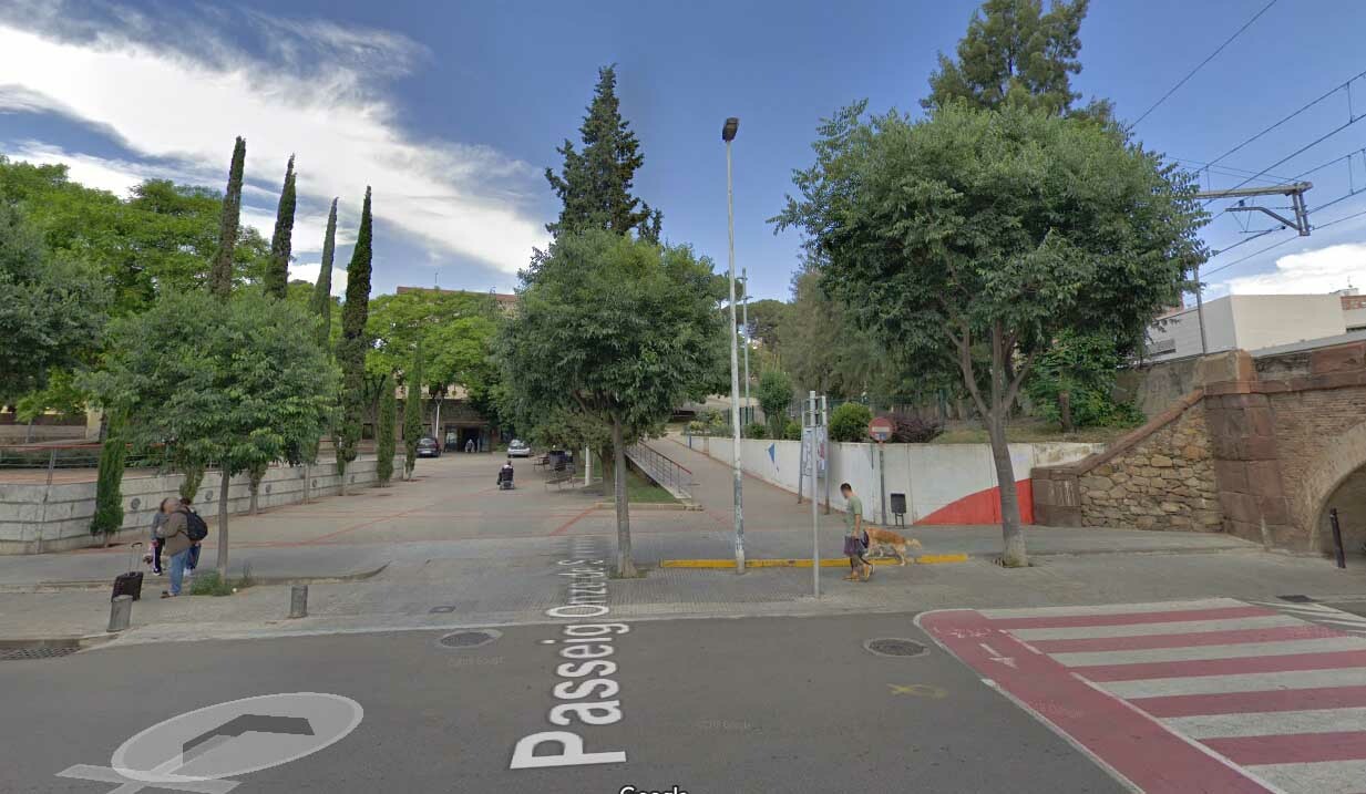 Imatge pels mitjans: Eliminació perillós graó no visible anant des de la residència Can Llobera cap a la Riera de la Salut davant del pont de pedra